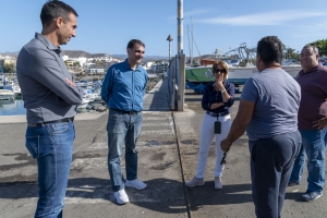 El director general de Pesca y el director  de Puertos Canarios visitan Mogán