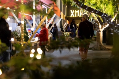 «Navidad de cuento» abre su coqueto mercadillo en el Palacete Rodríguez Quegles