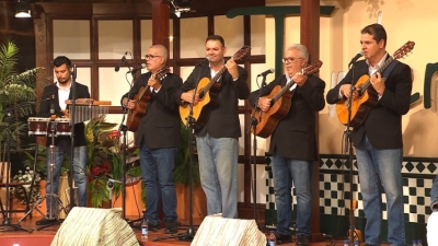 Un Tenderete entre boleros, bailes y música tradicional