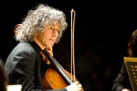 Steven Isserlis toca el Concierto para violonchelo de Dvorák con la Orquesta Filarmónica de Gran Canaria dirigida por Chichon