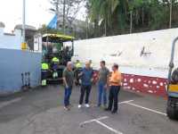 El alcalde de Guía, Alfredo Gonçalves Ferreira, visita las obras de reasfaltado de las calles del casco