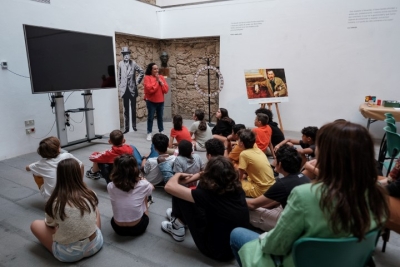 Felicitaciones virtuales, estudiantes y las voces de los personajes galdosianos llenan el 180 aniversario del nacimiento de don Benito en su Casa-Museo