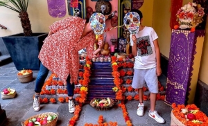 La Casa de Colón convierte a la escritora mexicana Sor Juana Inés de la Cruz en protagonista de su altar del Día de Muertos