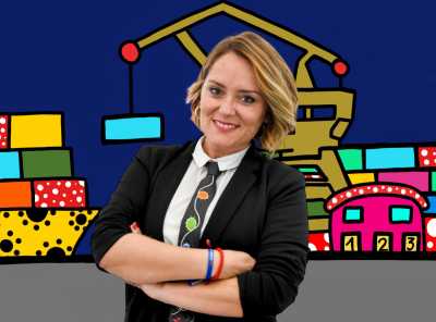 La artista Vesna reinterpreta en Telde a Juan de León y Castillo en un taller solidario de pop art