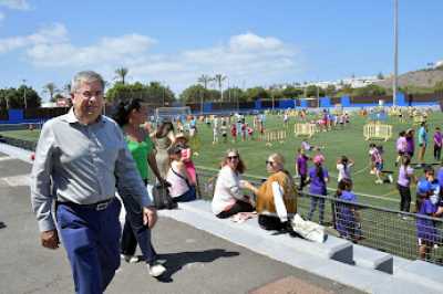 El Campo David García se convierte en patio de juego y convivencia para más de 1.200 escolares de Maspalomas