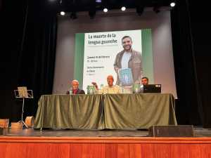 Gáldar revive la memoria lingüística canaria con la presentación de ‘La muerte de la lengua guanche’