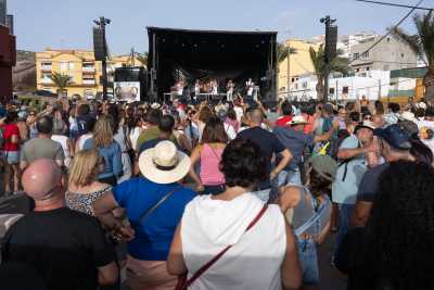 El Festival Sardina Viva hace disfrutar al barrio costero durante todo el fin de semana