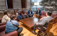 Fernando Clavijo recibe a la Asociación Guanches de Güímar, Medalla de Oro de Canarias 2025
