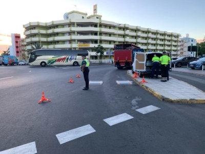 Los controles de tráfico de la Policía Local se saldan con denuncias a una guagua y a varios transportistas de mercancías