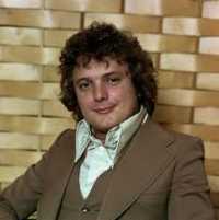 El Ayuntamiento de Guía celebra la concesión de la Medalla de Oro de Canarias al cantante guiense Braulio