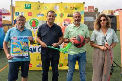 El estadio de La Atalaya acoge este sábado la Jumping Race, un circuito de dos kilómetros de atracciones y pruebas lúdico-deportivas que los participantes tendrán que completar en familia