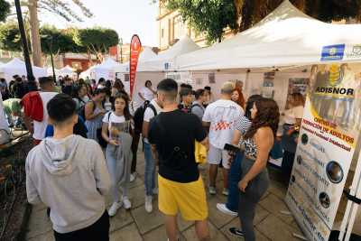 Miles de personas se mueven en la I Feria de Empleo del Noroeste