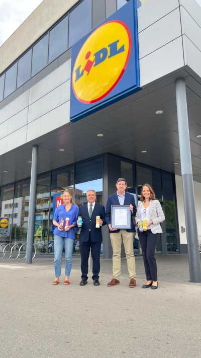 Lidl Canarias transforma los residuos plásticos de sus tiendas en bolsas de basura recicladas