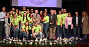 Gáldar entrega a 15 jóvenes su titulación en socorrismo tras concluir el PFAE &#039;Gáldar Marina&#039;