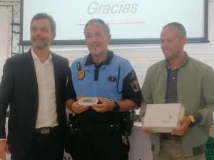La profesión veterinaria entrega a los municipios los dispositivos para identificar a las mascotas