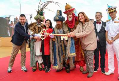 Las Palmas de Gran Canaria da la bienvenida a los Reyes Magos en un multitudinario recibimiento