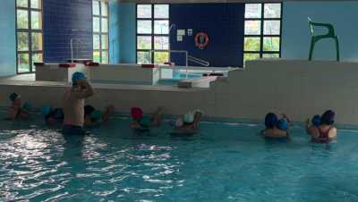 La Escuela Infantil de San Isidro realiza actividades de iniciación al medio acuático