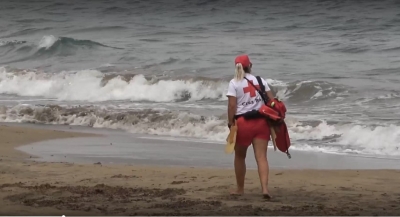 Cruz Roja presta sus servicios de vigilancia, salvamento y socorrismo en 39 playas, piscinas y otras zonas de baño de Canarias