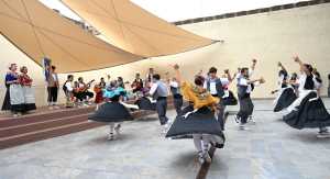 Papas arrugadas, pella de gofio, turrones y polvorones de Jijona para disfrutar del Festival Nacional de  Folklore Isla de Gran Canaria en el Mercado de Guía