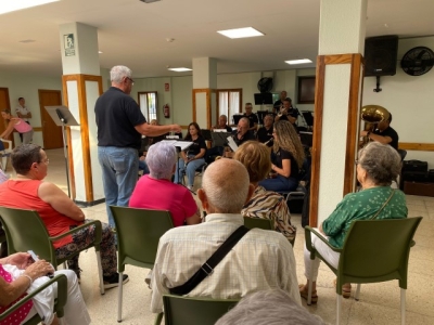 La Banda Municipal de Música deleita a los mayores de Telde con un concierto