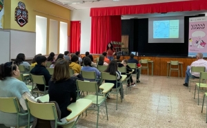 La arqueóloga y antropóloga Sirio Canós charla sobre historia africana en el IES Saulo Torón en el marco del proyecto Ciudad Ciencia