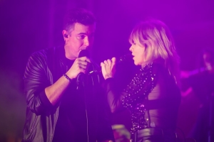 Los Cantadores, Marcela Morelo y Adrián Martín ponen en pie la Plaza de Santiago