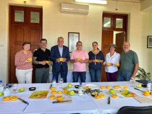 La alcaldesa visita la empresa FC Roque Nublo, instalada recientemente en el parque empresarial de El Goro