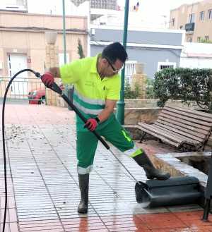 Telde inicia la primera fase de un servicio intensivo de limpieza viaria en Casas Nuevas