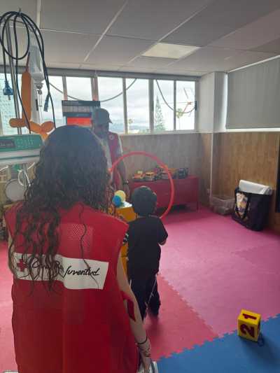 Cruz Roja Juventud impulsa el bienestar de la infancia hospitalizada con 2.624 personas atendidas en Canarias en 2025