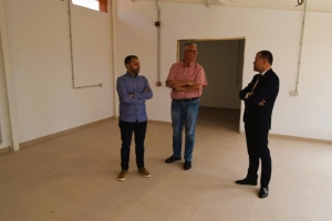 Avanza la obra que convertirá la antigua escuela unitaria de Caideros en un albergue y un restaurante