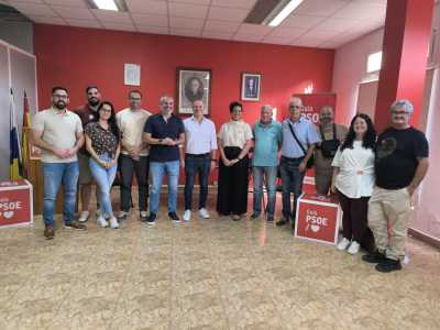 Augusto Hidalgo aborda en la sede del PSOE de Guía las políticas de Vivienda, Obras Públicas y el apoyo institucional del Cabildo a proyectos municipales