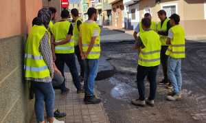 Alumnos de la carrera de Ingeniería visitan las obras de asfaltado en Marpequeña