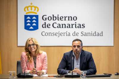 Sanidad presenta un plan de mejoras salariales y de organización para los médicos del Servicio Canario de la Salud