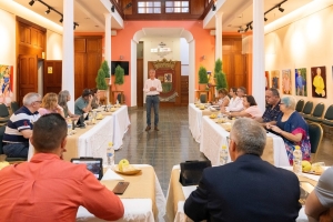 La XXVI Feria del Queso arranca con las catas y afronta un domingo multitudinario en la Plaza de Santiago