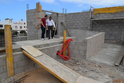 Avanzan los trabajos de construcción de la futura Plaza de Piso Firme