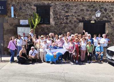 El programa ‘De Ruta con la Universidad Popular’ escogió el mercadillo del Puerto de Mogán para su salida de mayo