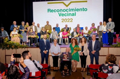 Gáldar rinde tributo a veinte vecinos por su trabajo altruista para el desarrollo de sus barrios