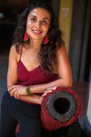 ‘Rojo descolonial’ continúa en la Casa de Colón con talleres y una performance colectiva sobre la grana en Canarias