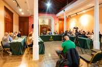 Gáldar aprueba medidas para la transición energética, el refuerzo de la plantilla municipal y el rechazo a Mercosur