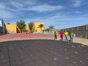 El alcalde de Telde anota las demandas de la comunidad educativa del CEIP Hilda Zudán