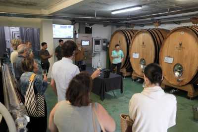 Distribuidores de la península visitan Bodegas El Grifo para ampliar su red de comercialización