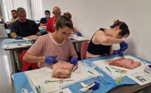 El SCS impulsa en Fuerteventura la formación en cirugía menor con modelos biológicos para mejorar la práctica clínica en Atención Primaria