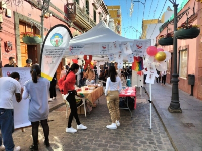 Gran acogida del stand informativo de Gáldar en el Día Mundial de la Lucha contra el SIDA