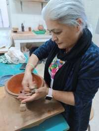 Cueva Pintada propone un taller de alfarería, una ruta teatralizada para público adulto y talleres infantiles de primavera