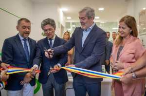 Clavijo destaca el compromiso de la AECC en la inauguración de su nueva sede en Santa Cruz de Tenerife
