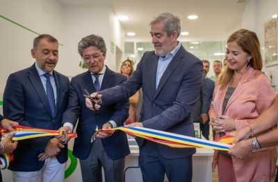 Clavijo destaca el compromiso de la AECC en la inauguración de su nueva sede en Santa Cruz de Tenerife