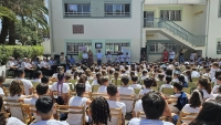 Solidaridad inaugura en el CEIP Poeta Fernando González una placa por la lucha en contra de la esclavitud infantil