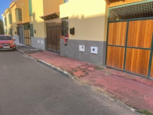 Sale a licitación el cambio de pavimento de las aceras en la Urbanización de Taya, en Marmolejos