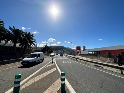 Se cierra al tráfico el acceso al casco de Guía desde La Atalaya por las obras de reasfaltado en esta vía