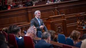 Clavijo reclama modificar las reglas de gasto y flexibilizar el endeudamiento para aumentar la inversión